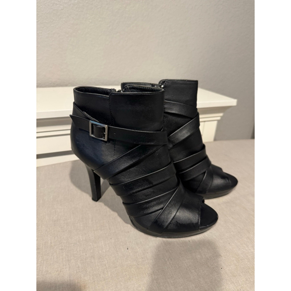 Fioni Shoes - Women's Fioni Black Strappy Peep Toe Ankle Heeled Boots Size 9.5